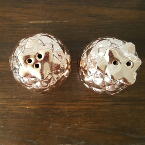 Modcloth Rose Gold Ceramic Pineapple Salt & Pepper Shaker - Picture 5 of 7
